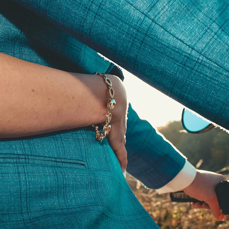 Comment choisir un costume champêtre pour votre mariage