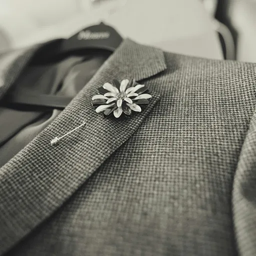 Comment choisir un costume croisé noir pour un mariage élégant