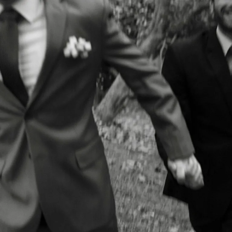 Comment choisir une ceinture en tissu pour homme avec un costume de mariage