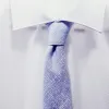 Robes de cocktail pour mariage chic et harmonie avec le costume du marié